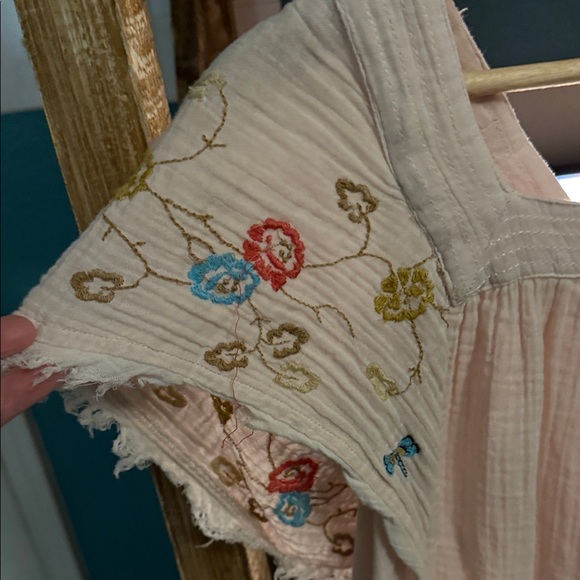 Anthropologie dusty Pink Blouse with Colorful Embroidery - Picture 2 of 6